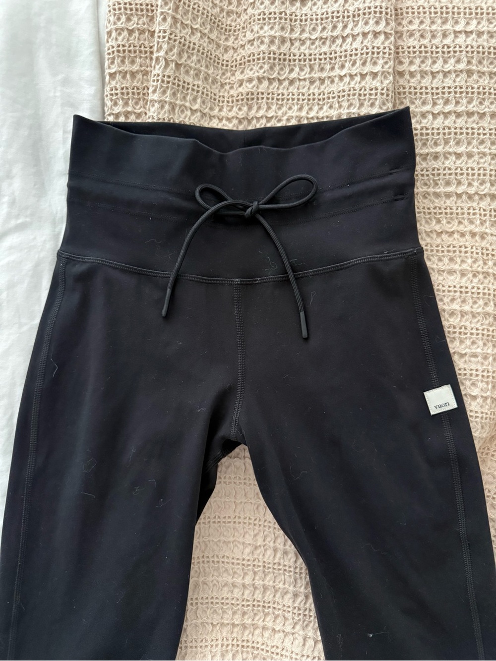 Vuori Black Leggings with Drawstring - Picture 2 of 3